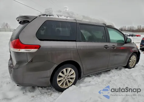 2014 Toyota Sienna Le z USA, uszkodzony, nr VIN 5TDJK3DC8ES086084